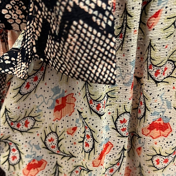 Multicolor Patterned Button-Up Blouse - Picture 4 of 7